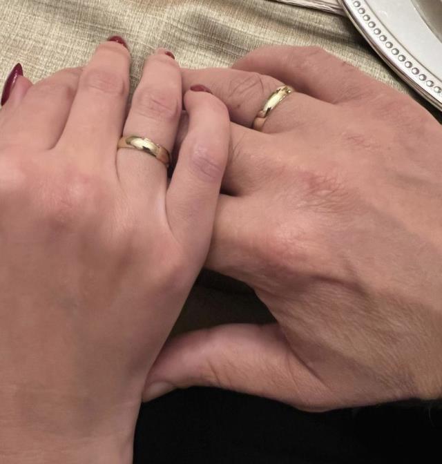 Mustafa Sandal yüzüğü, evliliğe ilk sevindi!  İşte ilk fotoğraflar