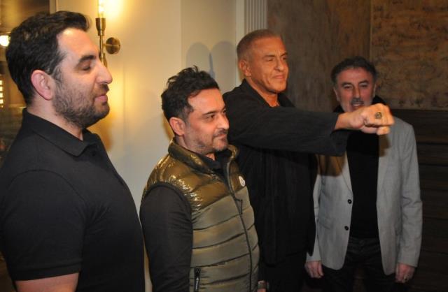 Dünyaca ünlü oyuncu Samy Naceri dönerin tadına bayılınca tezgahın başına geçti
