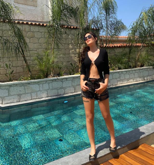 Bikinili videolarını yayınlayan Selin Ciğerci'ye Gökhan Çıra'dan yorum: Saçından ayağına kadar benim