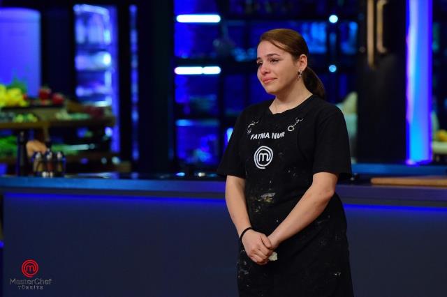 MasterChef Türkiye'de yarışmaya veda eden isim Fatma Nur oldu, Somer Sivrioğlu gözyaşlarına boğuldu