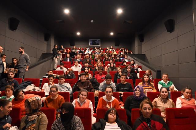 Serkan Bayram'ın 'Buğday Tanesi' filminin galası yapıldı!  Siyaset ve sanat dünyasının önemli isimleri katıldı