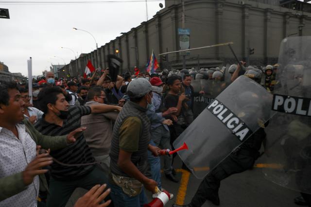 Peru'da Cumhurbaşkanı Castillo tutuklandı, sokaklar yangın yerine döndü