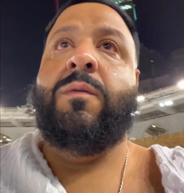 DJ Khaled, ünlü kitapçı Mike Tyson ile giderken Kabe'de gözyaşlarını tutamadı