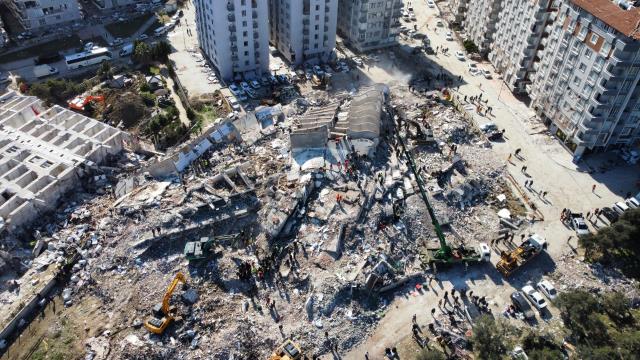 Depremde yıkılan binalarla ilgili 203 kişi tutuklandı!  Rönesans Rezidans'ın yurt dışı dış çevresi için kırmızı bülten ve iade talebi