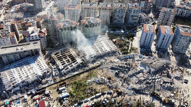 Depremde yıkılan binalarla ilgili 203 kişi tutuklandı!  Rönesans Rezidans'ın yurt dışı dış çevresi için kırmızı bülten ve iade talebi