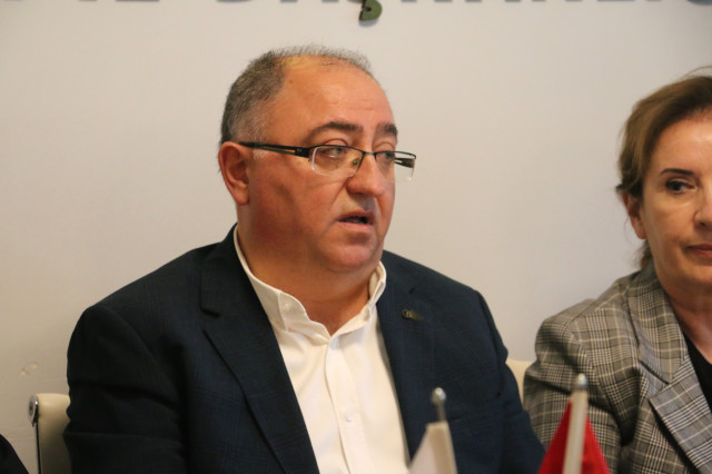 Görevden uzaklaştırılan Yalova Belediye Başkanı Vefa Salman, CHP'den milletvekili adayı aday oldu