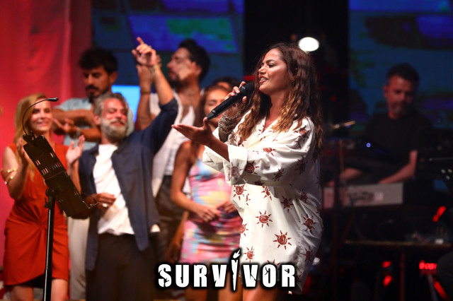 Survivor 2023'ün buluşma partisi yapıldı, oyuncular şarkı söylerken kendinden geçti