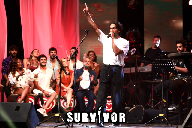 Survivor 2023'ün buluşma partisi yapıldı, oyuncular şarkı söylerken kendinden geçti