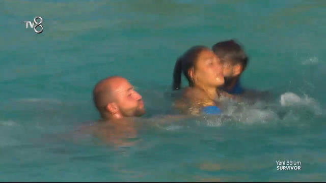 Survivor'da yürekler ağza geldi!  Havuza düşen oyuncular sudan çıkamadı