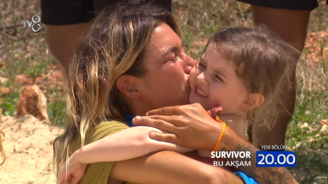 Survivor 2023'te duygusal anlar!  Aileleriyle buluşan davetliler, gözyaşlarına boğuldu