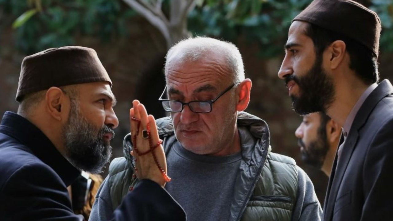 'Kızıl Goncalar’ın yönetmeni Ömür Atay'dan dizi sektörüne tepki: 'Sansüre hayır' diyen neredeyse hiç kimse yok