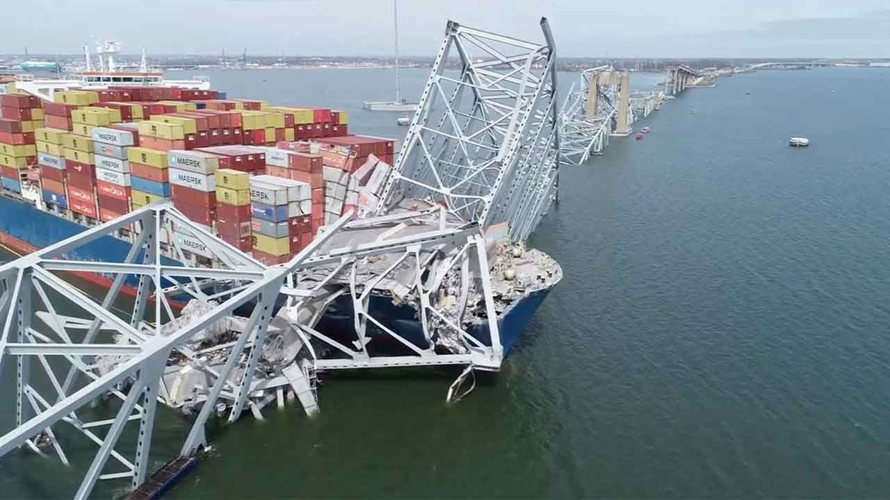 Baltimore'da gemi köprüye çarptı: Nehre düşen 6 işçi halen kayıp