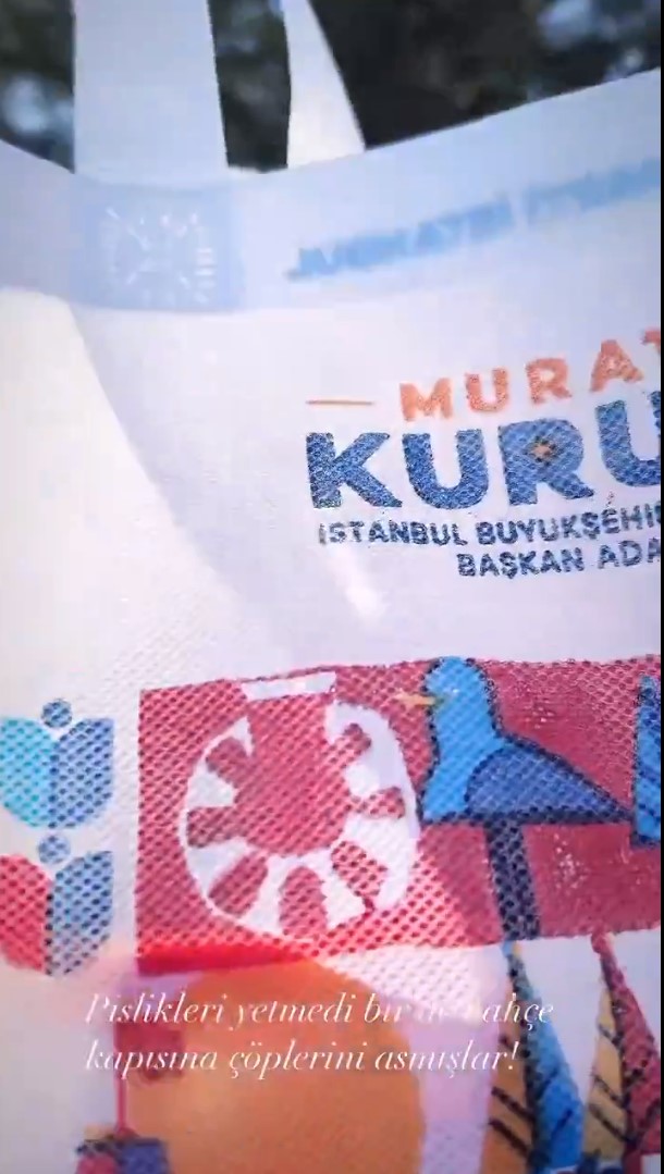 Oyuncu Murat Ünalamış, AK Parti adına evine getirilen seçim çantasını çöpe attı